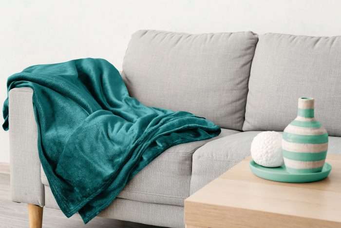 Snug Fleece Blanket, Emerald Green (Super Soft) - Image 4