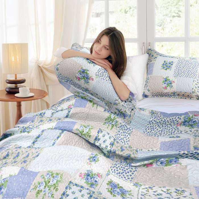 Cotswold Bedspread Set, Blue (Quilted Patchwork Design) - Image 3
