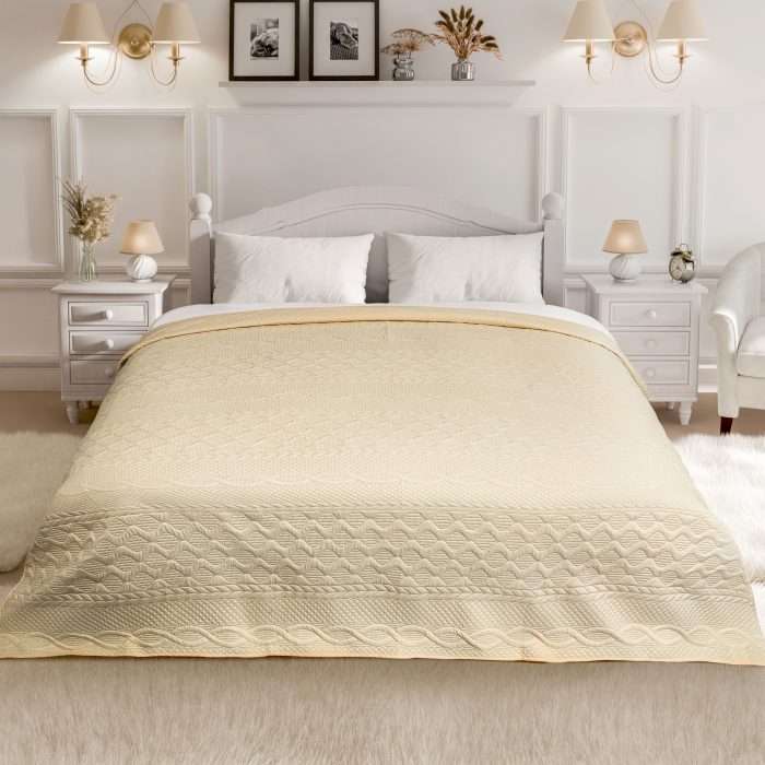 Aran Bedspread, Cream (Quilted Design) - Image 6