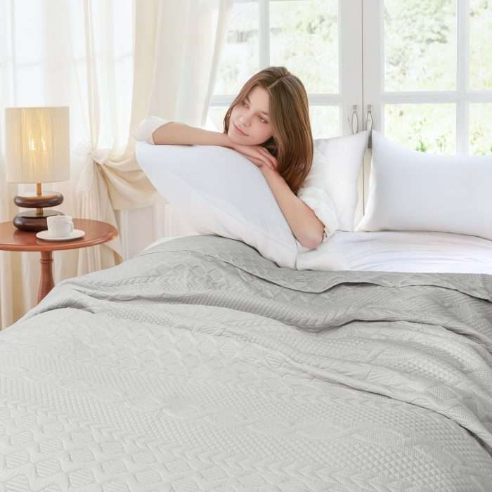 Aran Bedspread, Silver (Quilted Design) - Image 2
