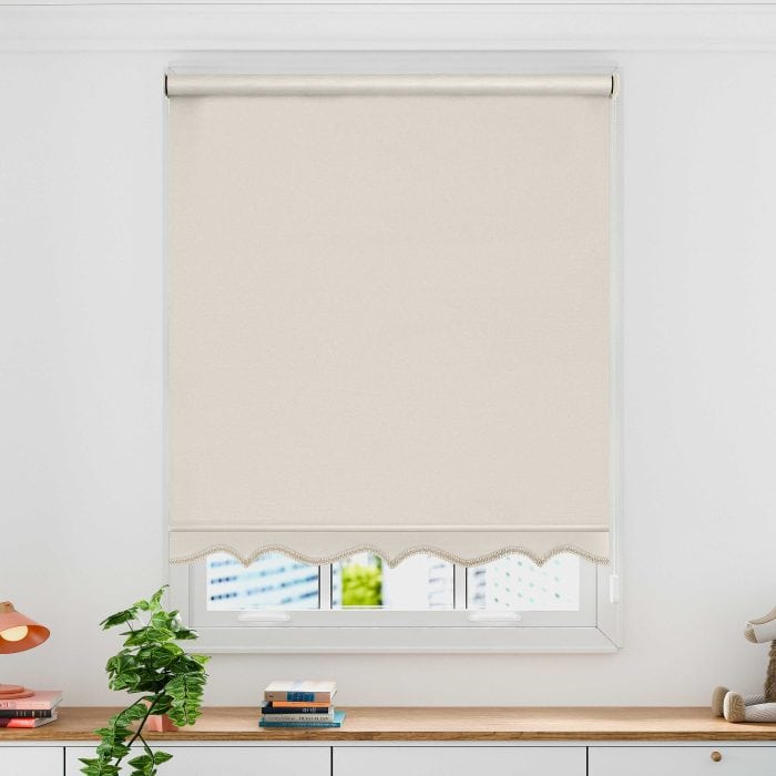 d9do18gi_ritzdsdbwht.jpg Scalloped Roller Blind, Cream - Image 1